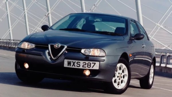 Италианският отговор дойде бързо със Selespeed при Alfa 156. Роботизираната кутия предлагаше смяна от волана, но изискваше солидна доза търпение и отпускане на газта при смяна, за да не подлага пътниците на рязко кимане. 

Повечето собственици бързо се научиха да я оставят в напълно автоматичния режим City, за да си спестят главоболията.
